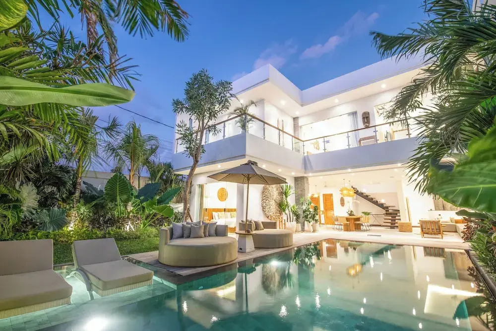 Coastal Comfort: Cozy 4BR Villa, 5 Min Walk to Finns Beach