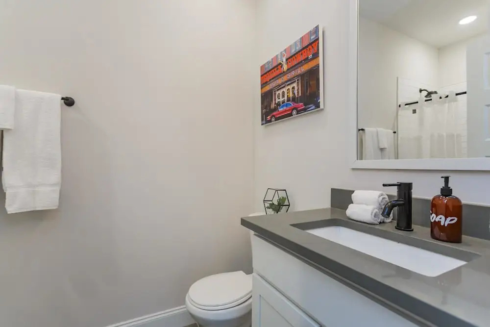 Bachelor/ette Buy 3 Nights get 4th Free Near Downtown--prn2