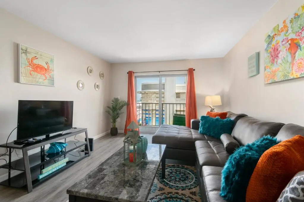 2 Bedroom 2 Bath With Patio On 11th Collins ave