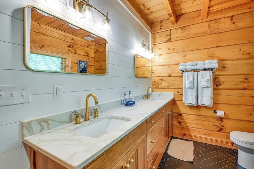 Cozy Retreat w/ Deck & Sapphire Resort Access!