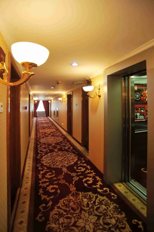 White House Hotel
