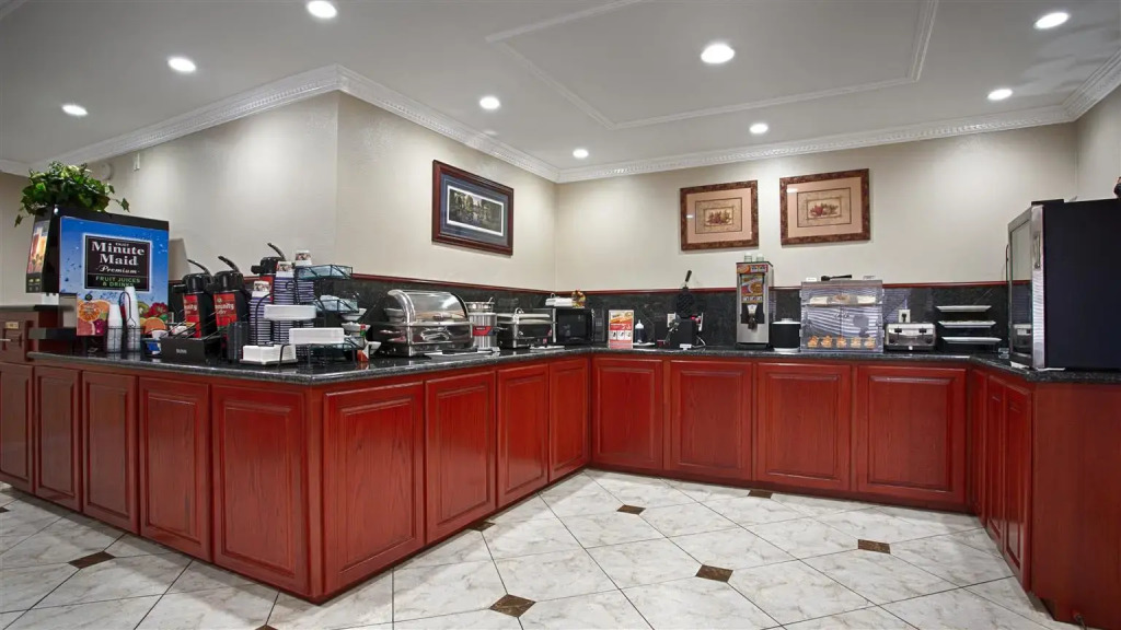 Best Western Pineywoods Inn