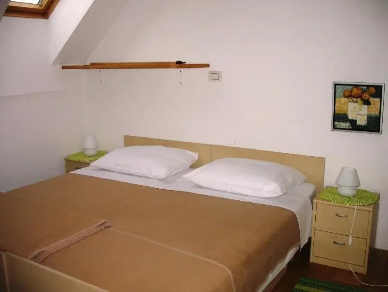 Apartments Rombon Klavdij with Free Onsite Parking