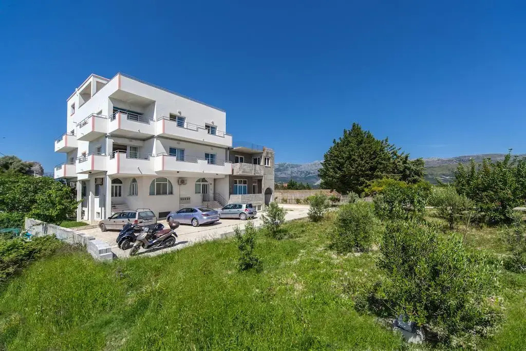Three-Bedroom Apartment with Sea View in Split