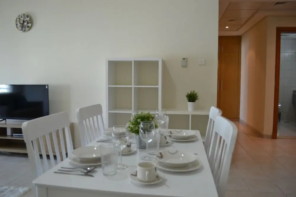 PNE - Furnished spacious bright 1BR