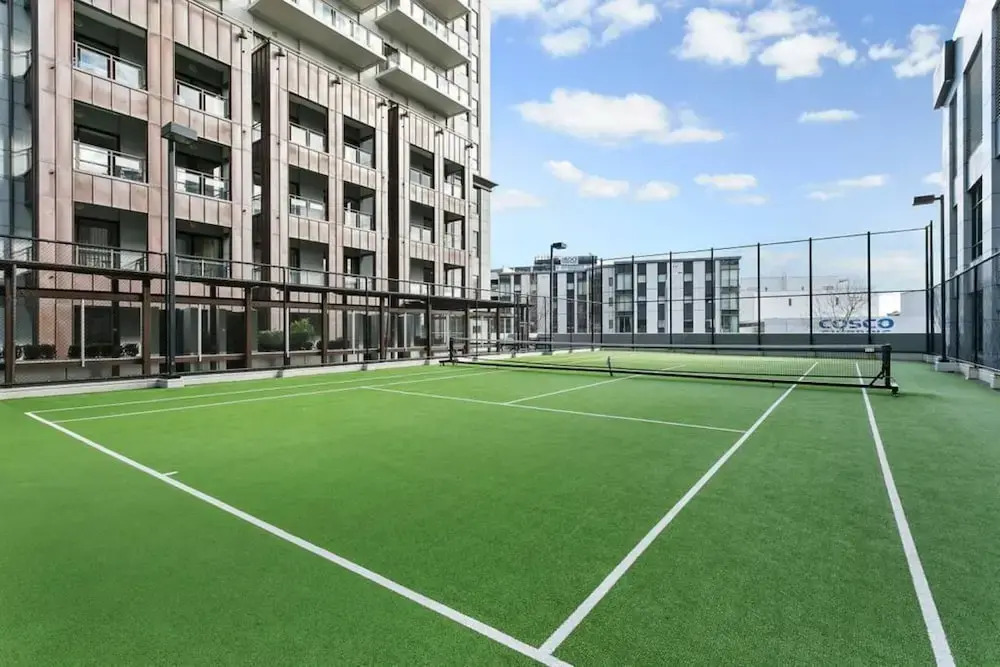 Renovated Apt with huge deck & car park