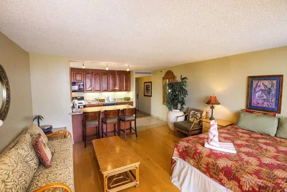 Kaanapali Shores Studio 642 Studio Bedroom Condo by RedAwning