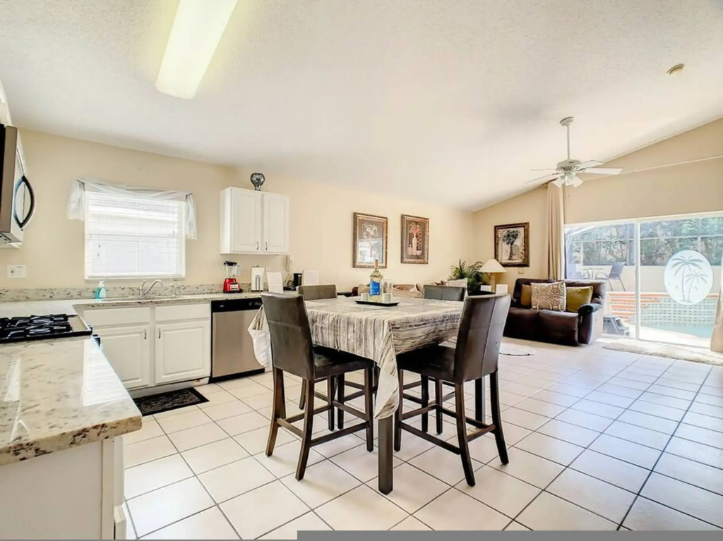 Private pool, hot tub & games - minutes to Disney