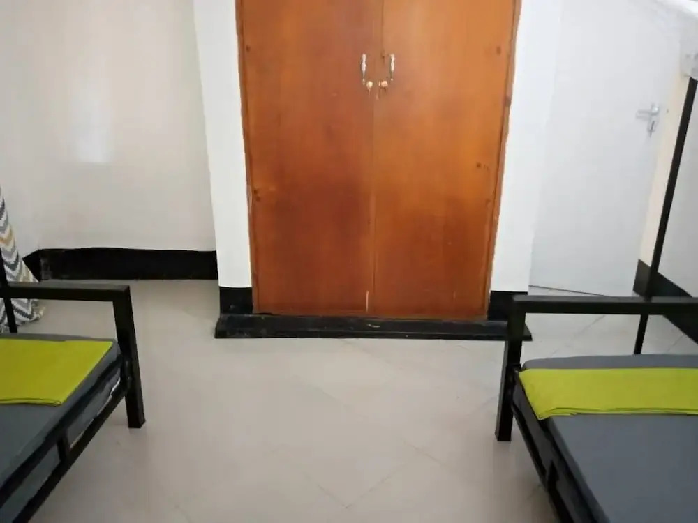 L & J Modern Backpackers
