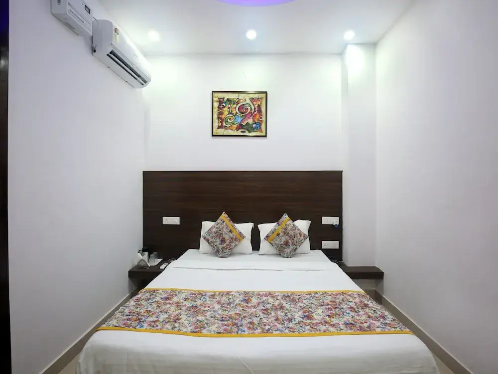 OYO 9049 Pearl Grand