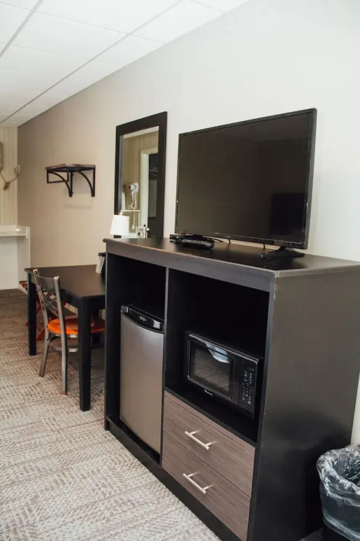 Country Squire Inn and Suites