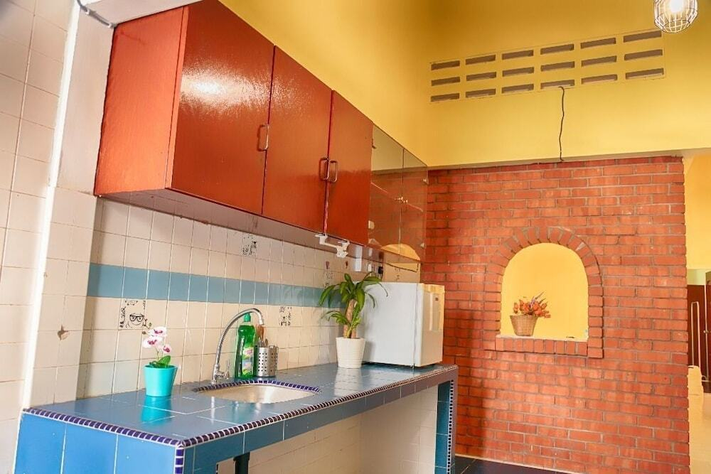 19, Maxi GuestHouse ||2 Mins Walk to Taman Bahagia LRT