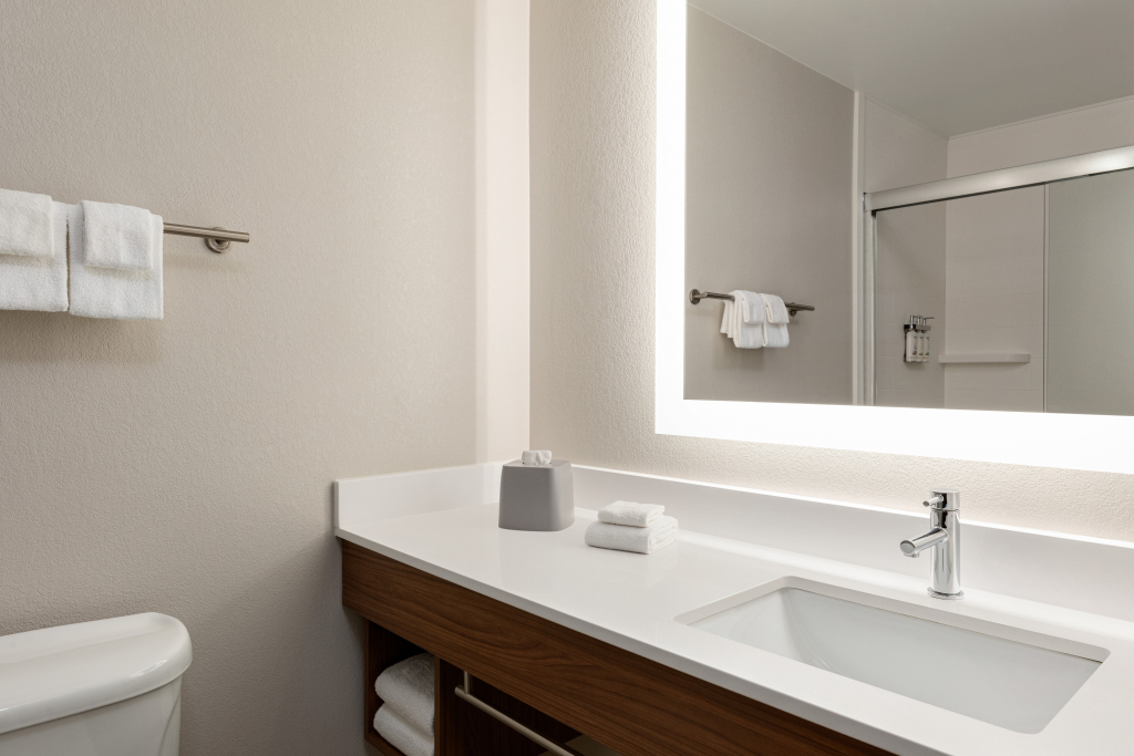 Holiday Inn Express & Suites Lexington North West-The Vineyard by IHG