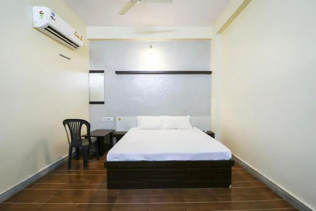 SPOT ON 74538 Hotel New Royal Lodging Boarding