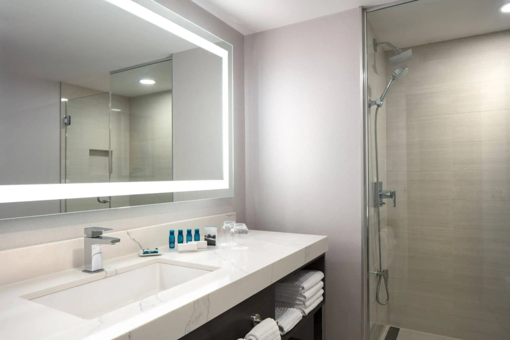 Delta Hotels by Marriott Vancouver Downtown Suites - Downtown Vancouver