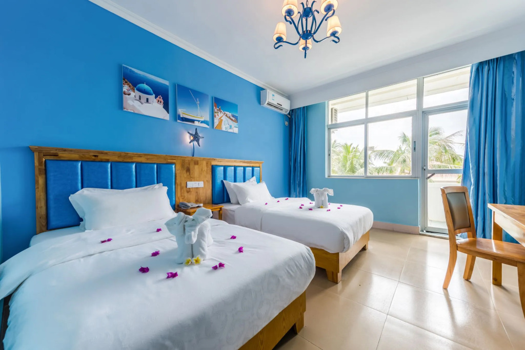Sanya Yinyuan Linhai Theme Hotel