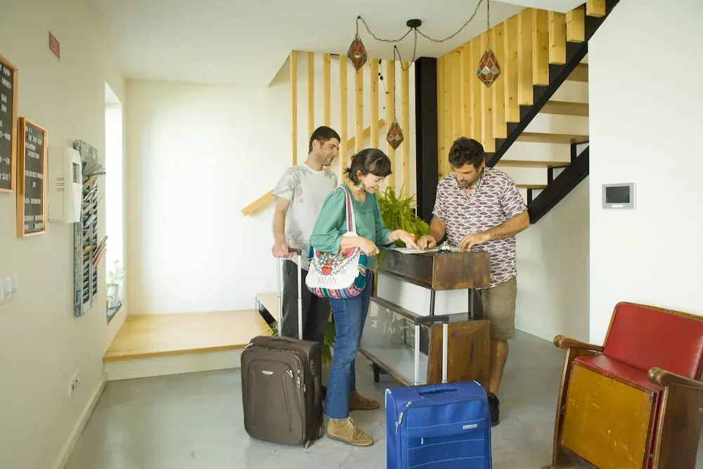 THE HOLY COW - Hostel & Suites
