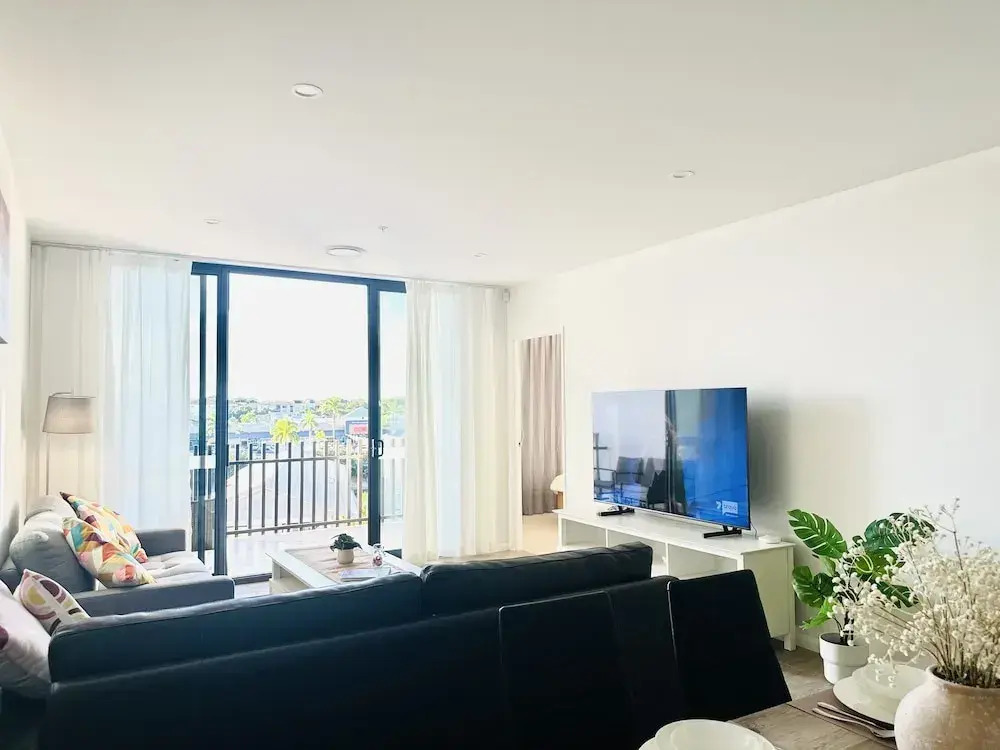 Peninsula Apartments Hosted by Gold Coast Holiday Stays