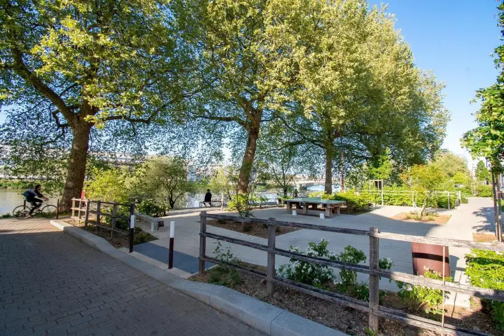 Charmant T2 sur Île de Nantes avec Parking et Balcon