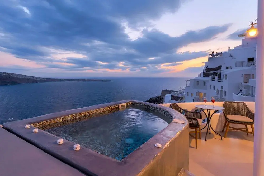ArmonOia Luxury Caves
