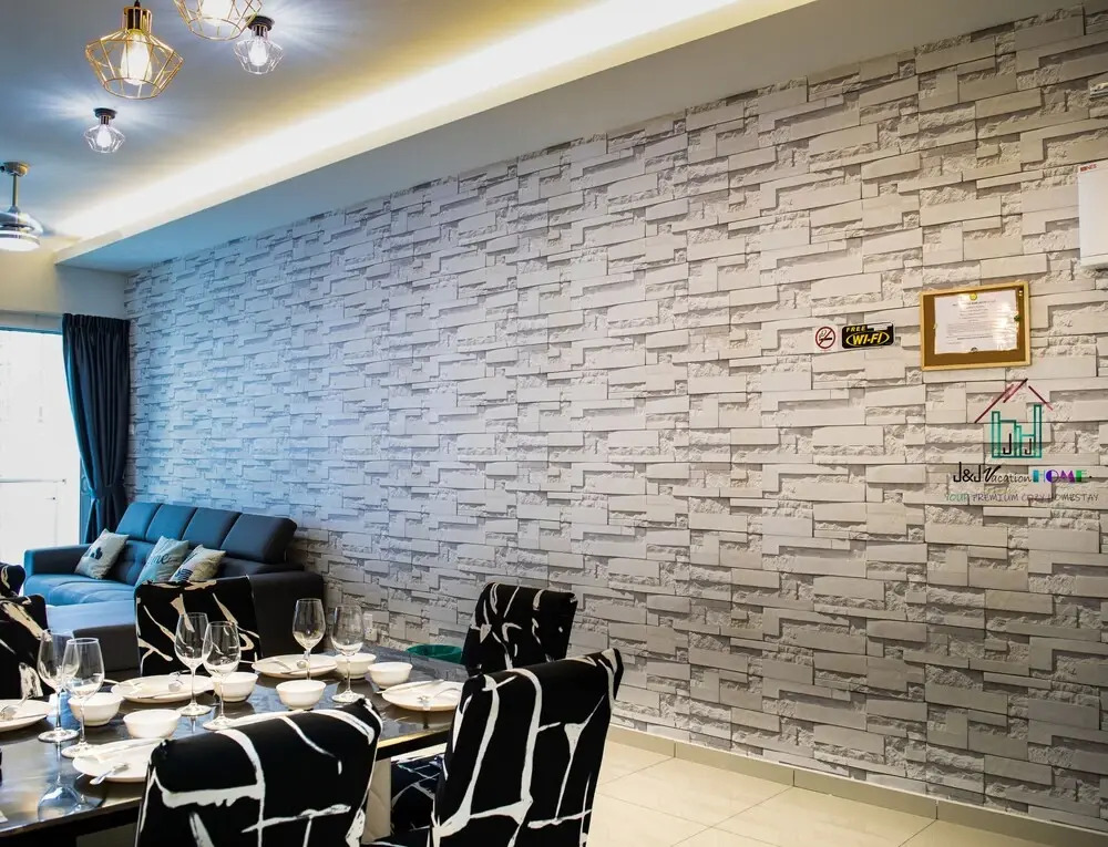 J&J Vacation Home @ Parkland Residences
