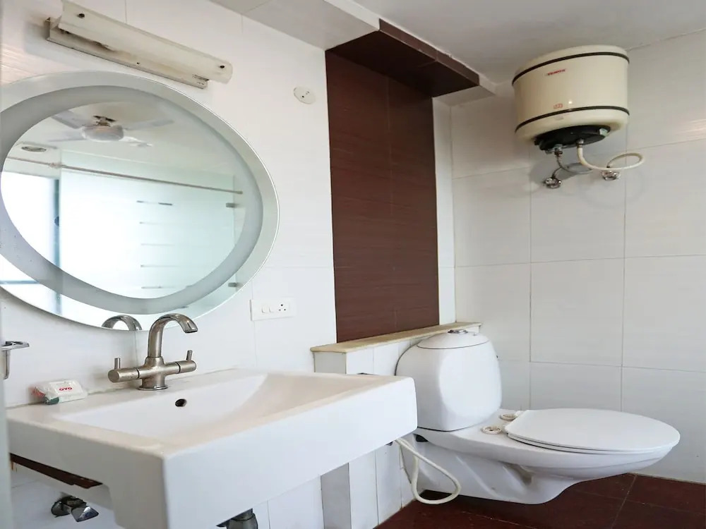 OYO 11577 Hotel Crystal Retreat