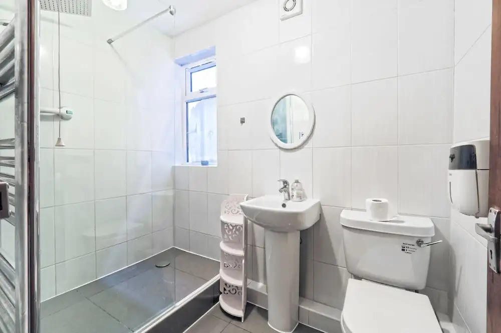 Stunning Riverside 1-bed Apartment in North London