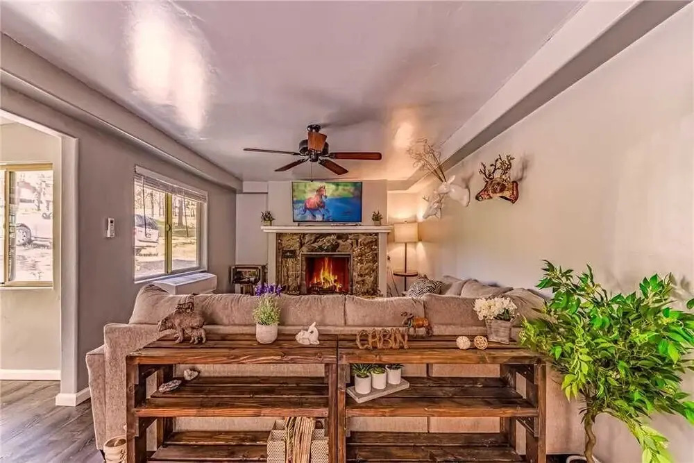 Turtle Mountain Cabin, 2 Bedrooms, Near Town