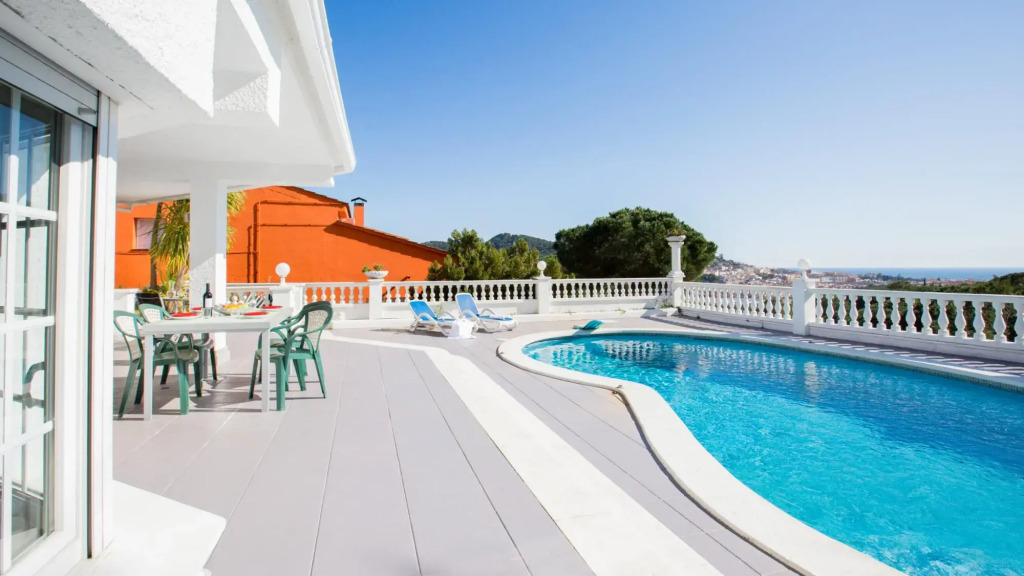 Montemare in Blanes with 5 bedrooms and 3 bathrooms