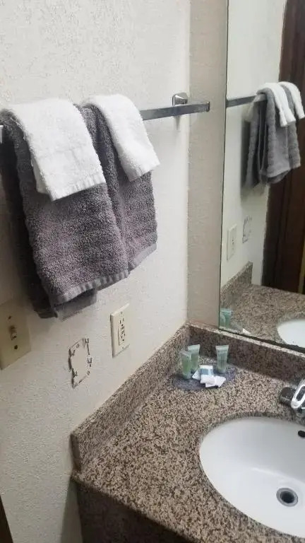 OSU King Bed AC WI-FI Coffee Private Hotel Unit 111 Booking