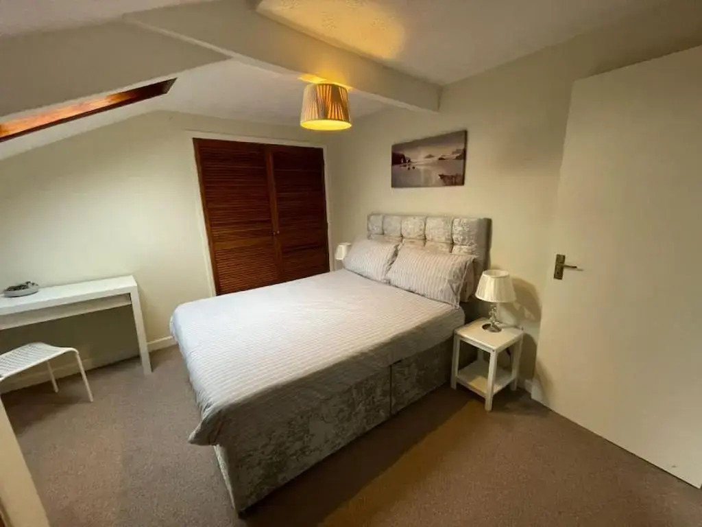 The Mill Leat and Grain Store Annex sleeps 8