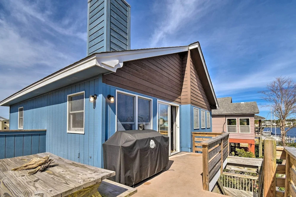 High-end Canal Front Paradise in Kill Devil Hills