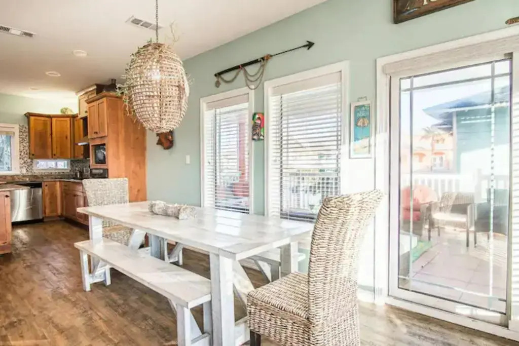 11 Bed Home W/ Pool & Hot tub Steps To Beach Sleeps 16