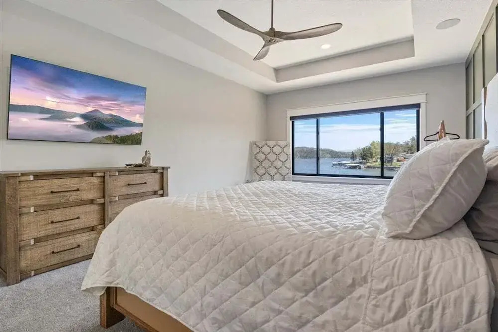 Accessible Lakeside Luxury at the 45mm w/ Private Dock, Sunset Views & More