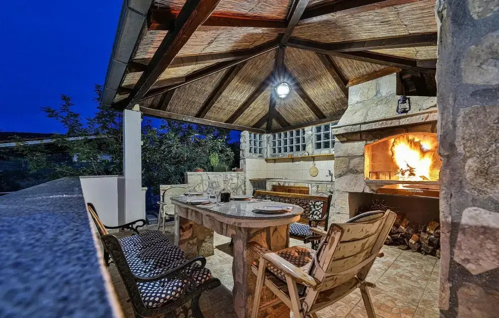 Beautiful Home in Drvenik Veliki With Wifi and 2 Bedrooms