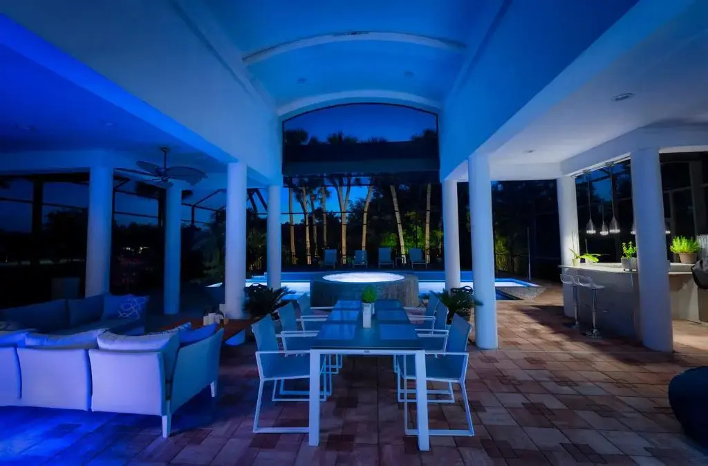 Luxury Villa 4 bed 4 bath on canal access to the Golf 40 min, beach 8 min away