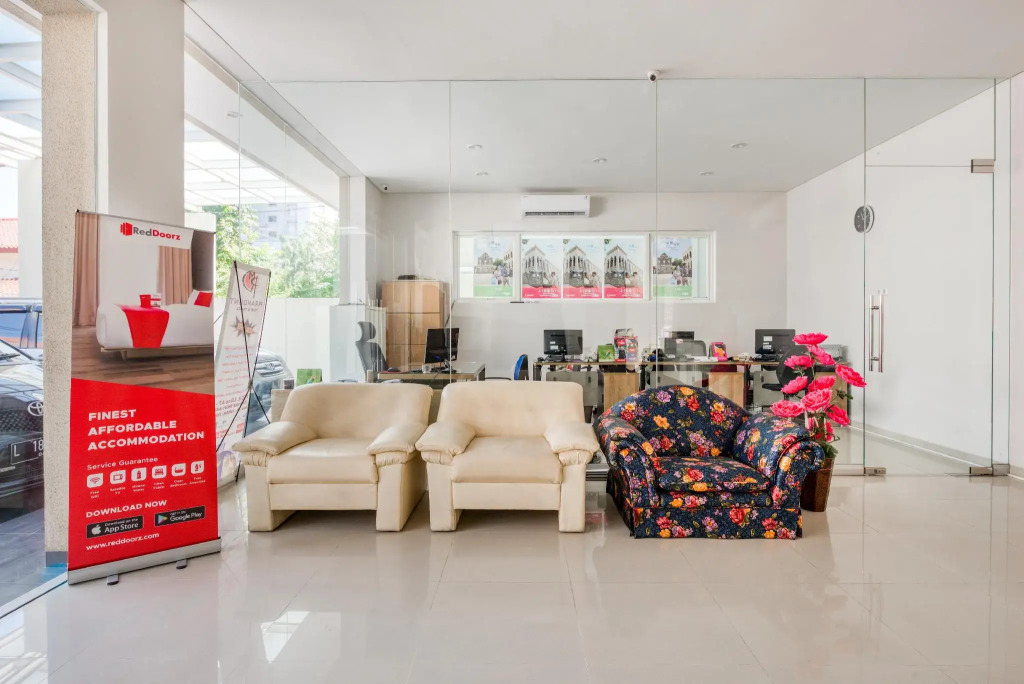 RedDoorz near Ciputra World 3