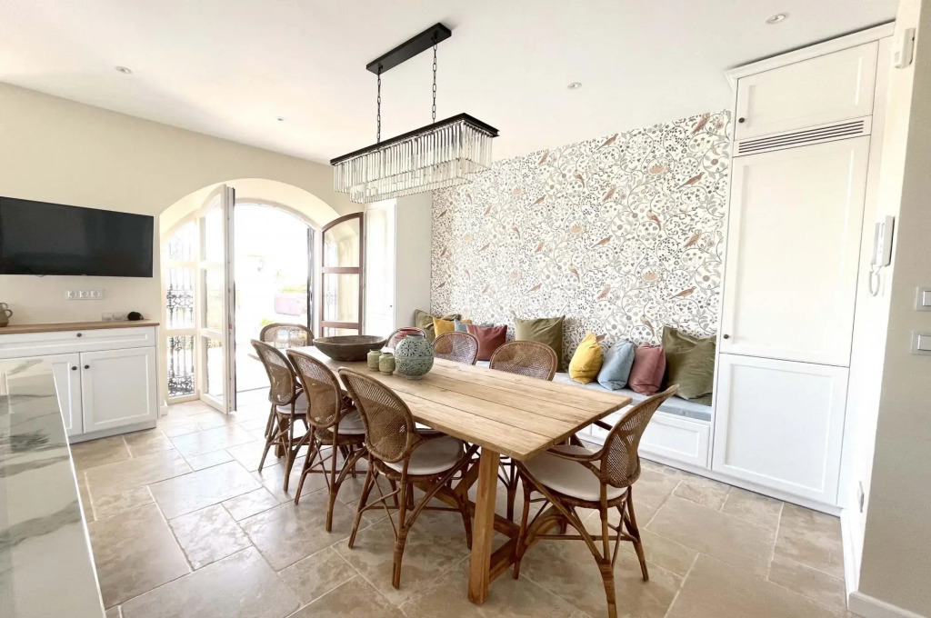 18024 - Superb Villa Near Beach With Heated Pool