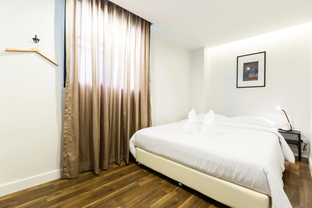 Metro hotel