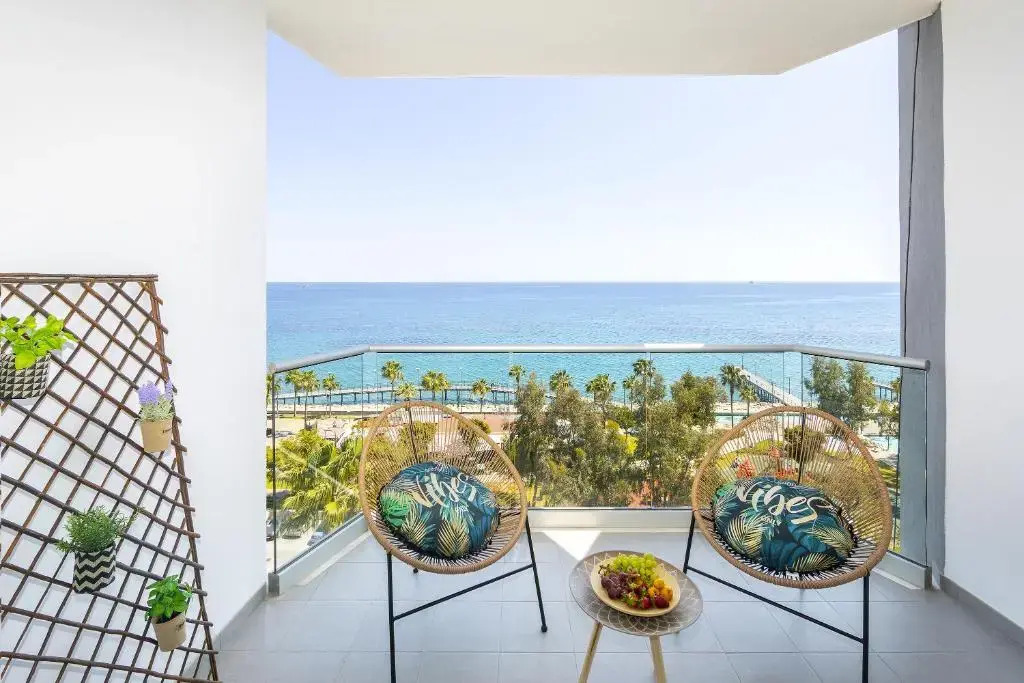 Lovely 3-bedroom apartment in Prokymea court