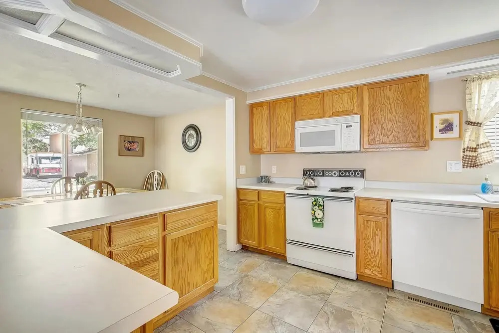 Ideally Located Westminster Home - Sleeps 13