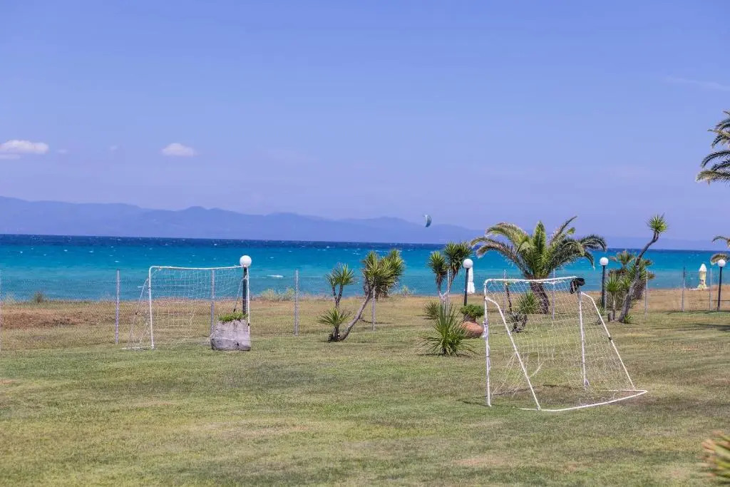 Villa Beachfront Kiss - 4bdrms, Tennis Court, Pool, BBQ, Beachfront