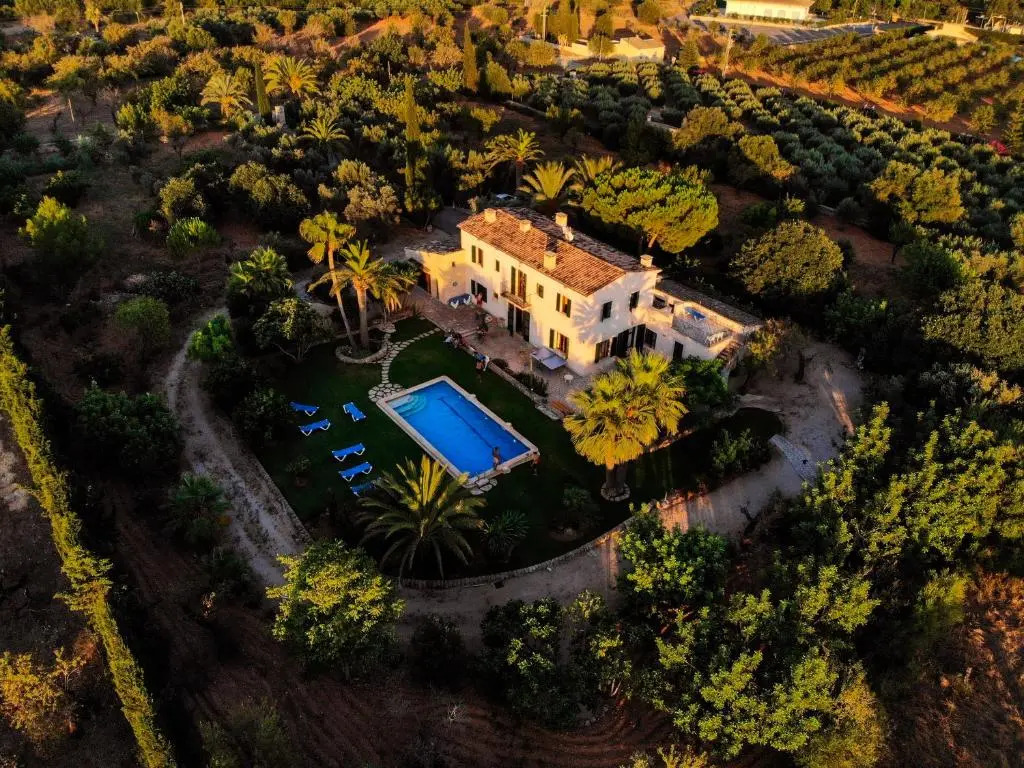 Son Jordi nou, beautiful villa near Alaro big swimming pool, BBQ mountain views 12people