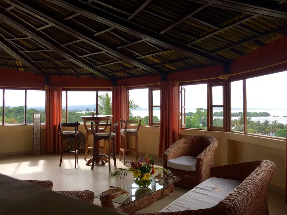 Oasis Lodge