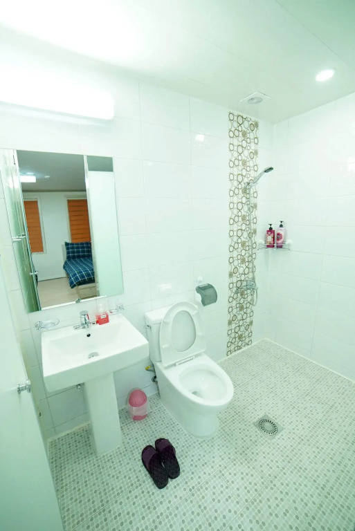 YOLO Guesthouse