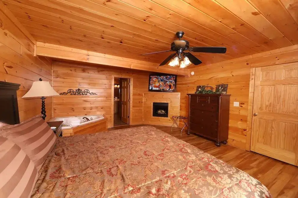 Mayberry 3 Br cabin by RedAwning