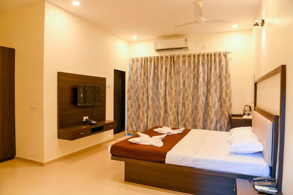 Malvan's Aishwarya Hotel