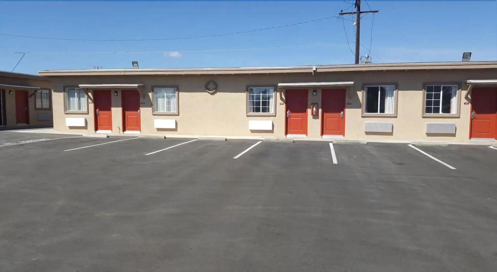 Motel 6 Maple/Main