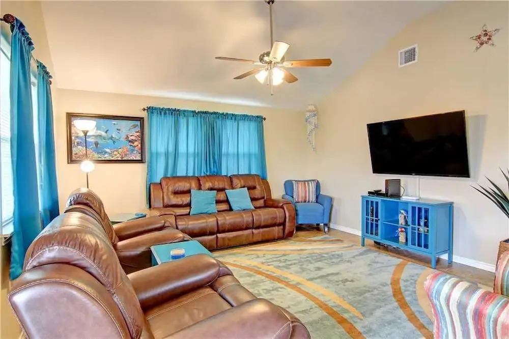 Dolphin House 3 Bedrooms 3 Bathrooms Home