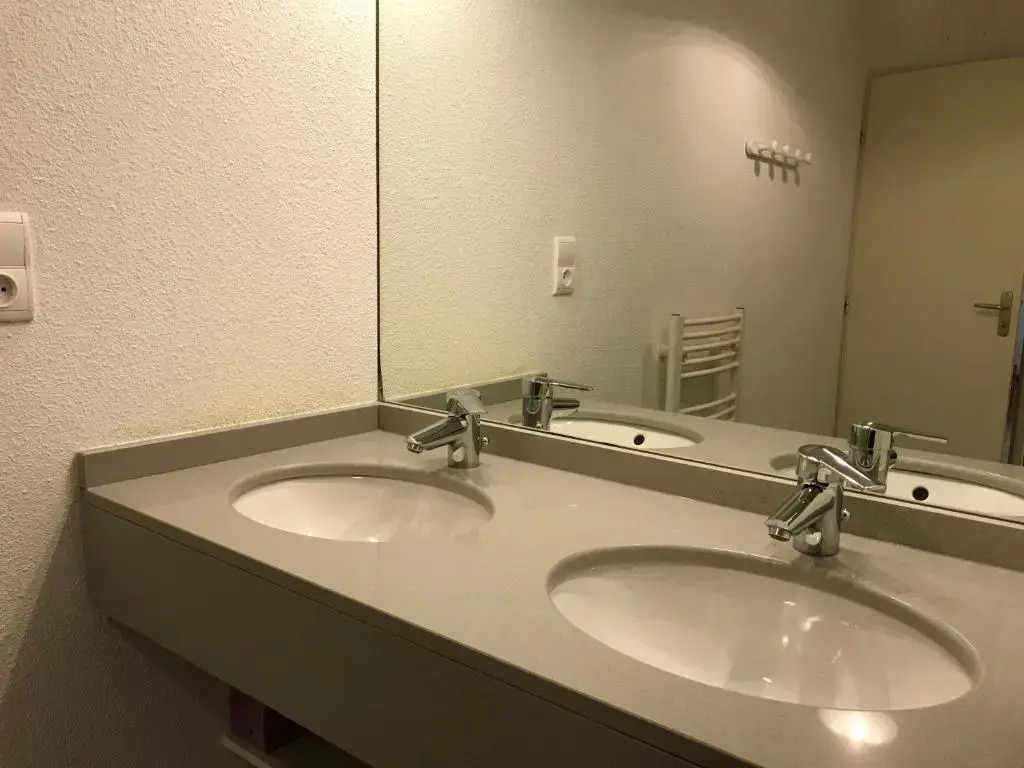 Grand T3 centre Cauterets 6 à 8 pers. WIFI. Balcon